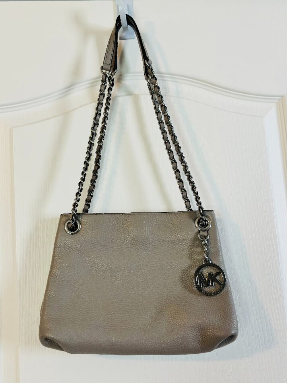 Michael Kors Jet Set Medium Chain Shoulder Bag Grey Pebbled Leather